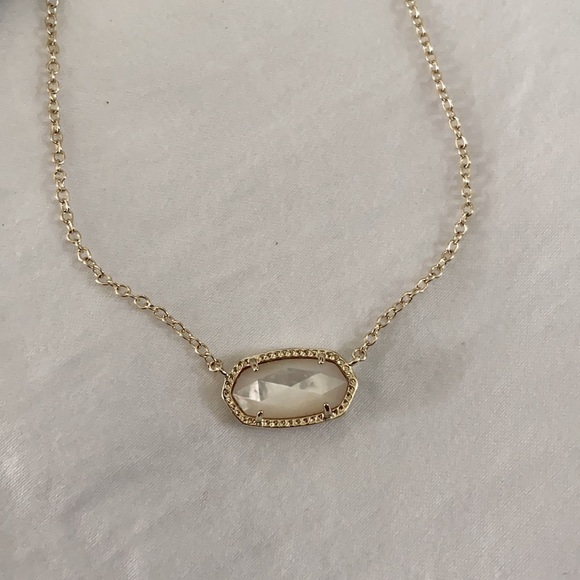 Kendra Scott Elisa Pendant Necklace In Ivory Pearl - Picture 4 of 4